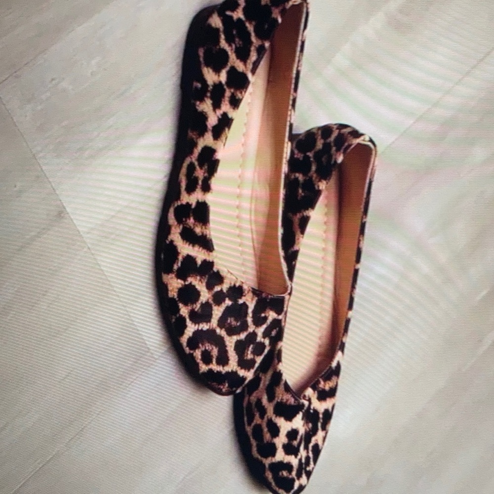 Leopard Design women’s Slip on flats shoes size 8.5